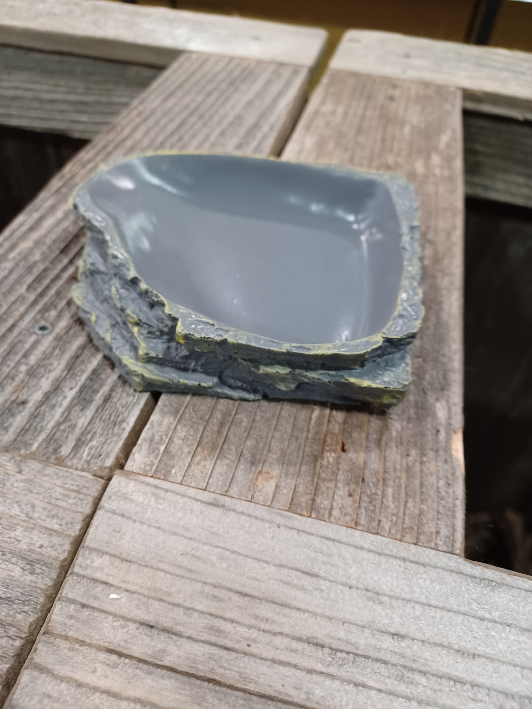 Shallow Corner Rock Dish